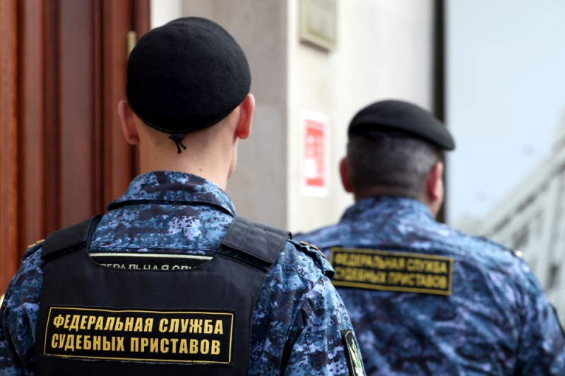 Петербуржец выплатил 23 млн рублей алиментов ради поездки за границу