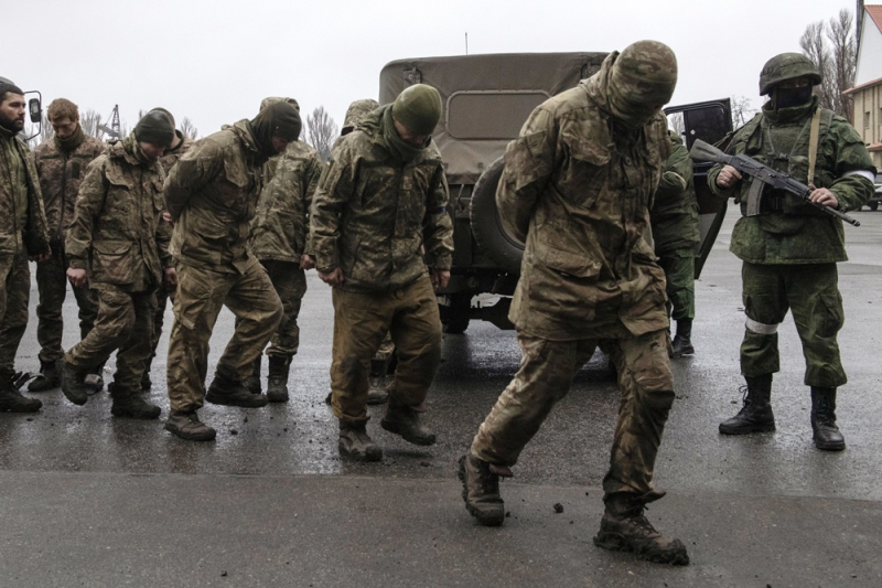 Добровольцев за военные преступления будут судить как кадровых военных