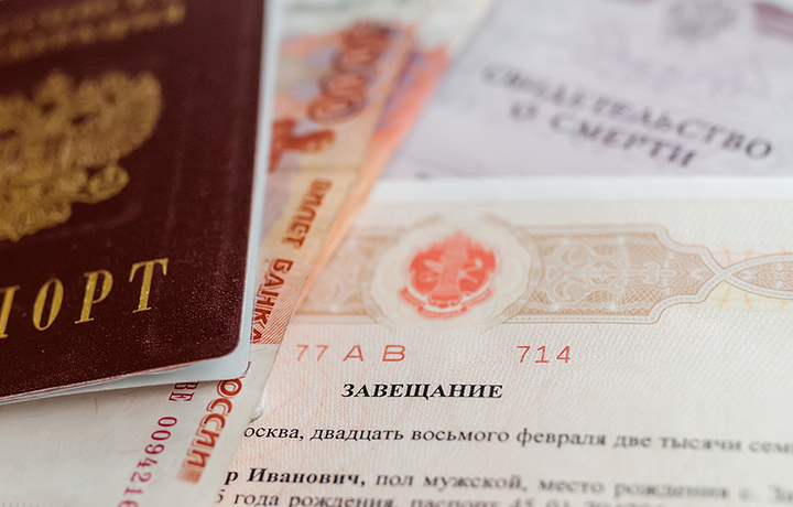КС пояснил, влечет ли смерть одного из наследников по завещанию увеличение долей остальных наследников