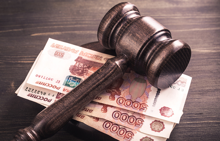 Банк обязан исполнить судебный приказ о списании денег со счета должника при наличии на нем средств
