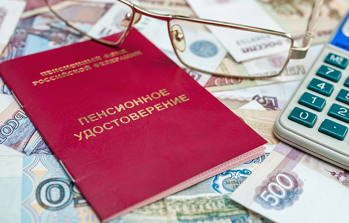 Право на пенсию, включая право требовать возобновления ее выплаты, неразрывно связано с личностью пенсионера