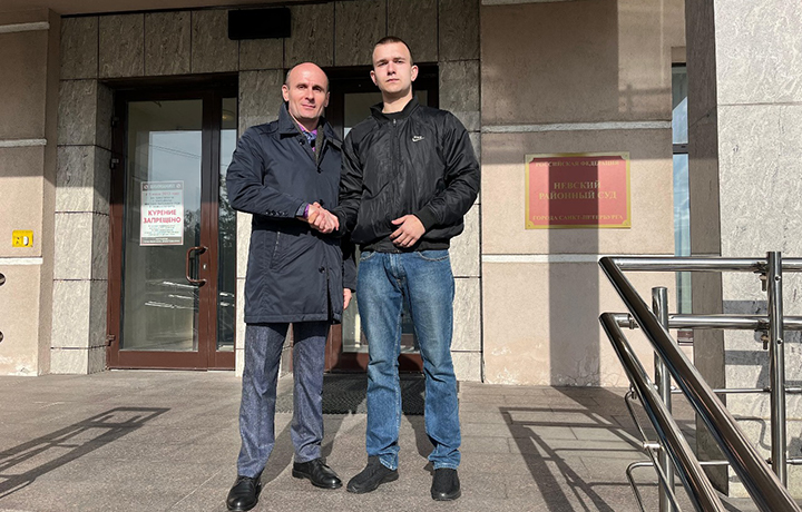 Присяжные оправдали обвиняемых в поджоге покрышки с целью убийства
