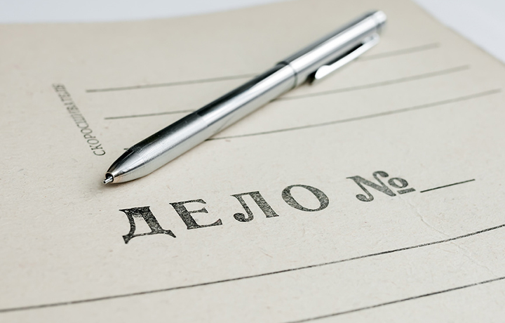 ВС пояснил нюансы прекращения дела о незаконном хранении и ношении боевых патронов в связи с малозначительностью