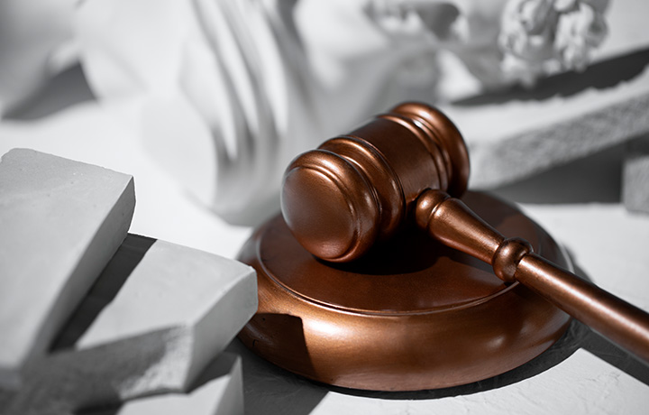 Адвокат добился признания незаконным бездействия должностных лиц УМВД по выплате вознаграждения