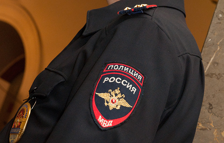 КС разъяснил, когда полицейский со стажем не может быть выселен из предоставляемого жилья