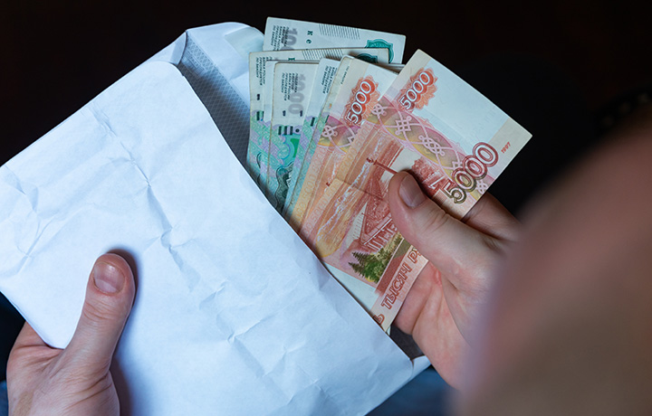 Незнание о невыплате компенсации бывшему работнику не освобождает гендиректора от ответственности
