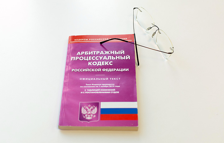 Спор о принудительном закрытии брокером позиций клиента относится к компетенции арбитражных судов