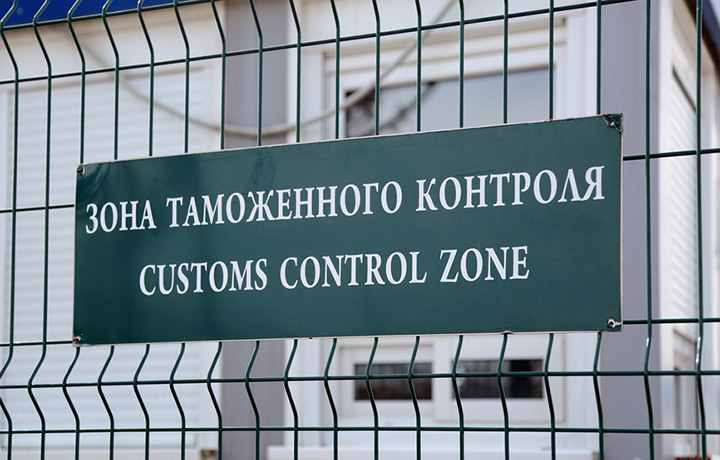 Когда бремя доказывания выявленных при таможенной проверке обстоятельств лежит на декларанте?