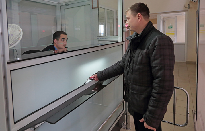 ВС напомнил о недопустимости формального подхода при рассмотрении спора о запрете въезда в РФ
