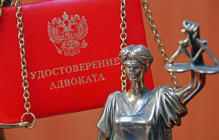 В Приморье суд начал рассмотрение дела о применении адвокатом насилия в отношении сотрудницы полиции
